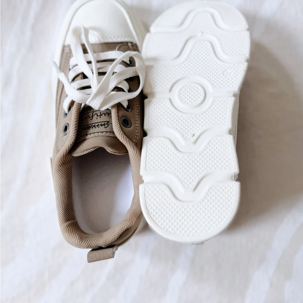 Stylish White and Tan Platform Sneakers - Picture 3 of 4